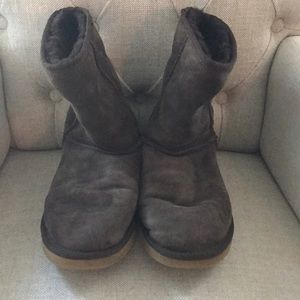 Classic Short Brown Uggs Size 9
